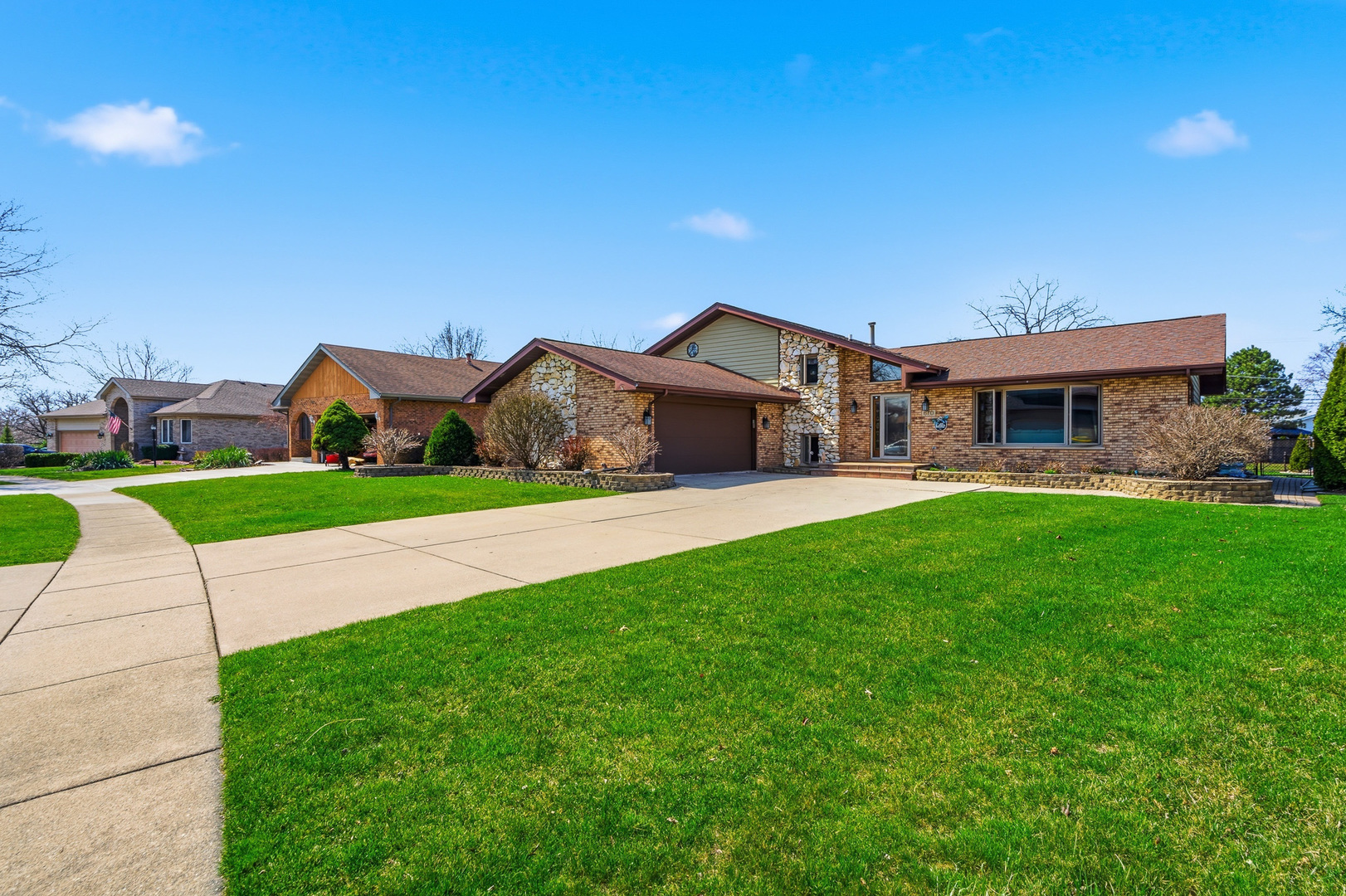 670 Kruk Street, Lemont, IL 60439