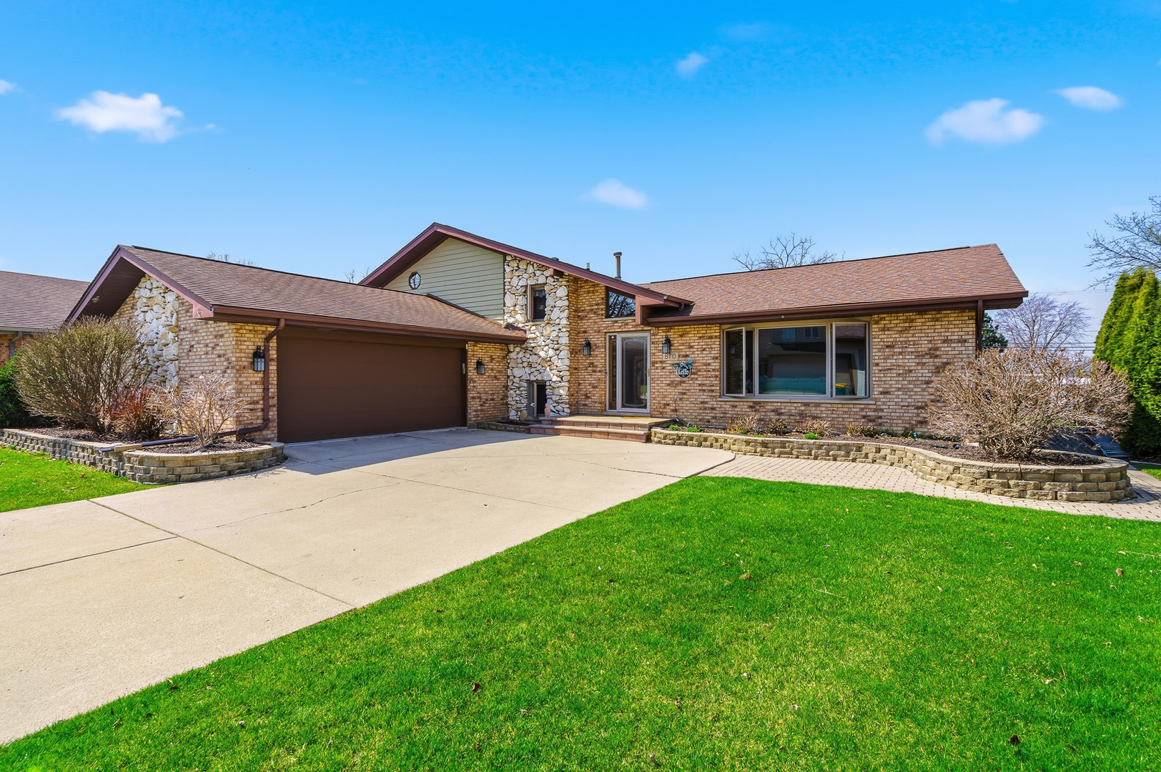 670 Kruk Street, Lemont, IL 60439