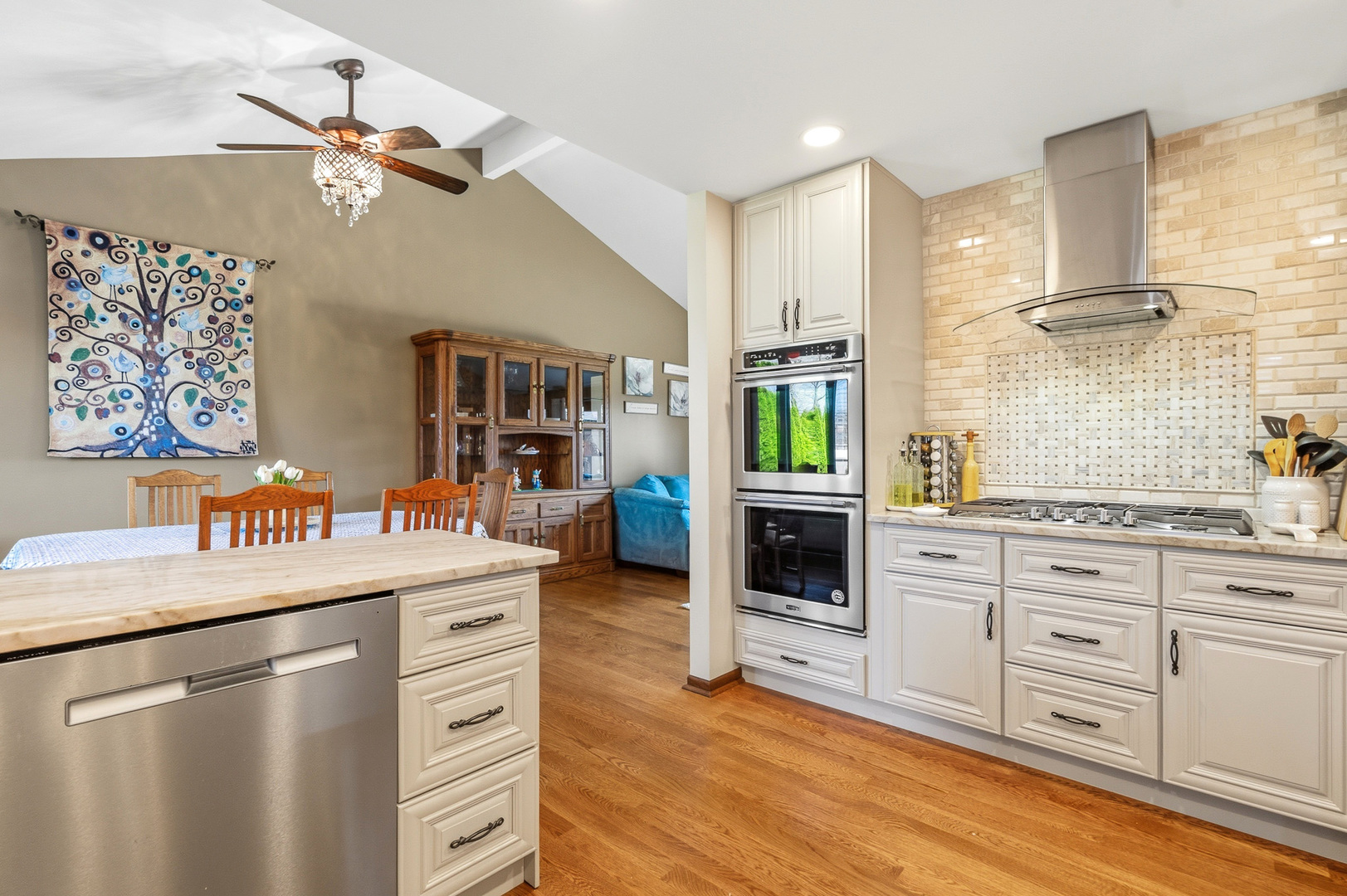 670 Kruk Street, Lemont, IL 60439