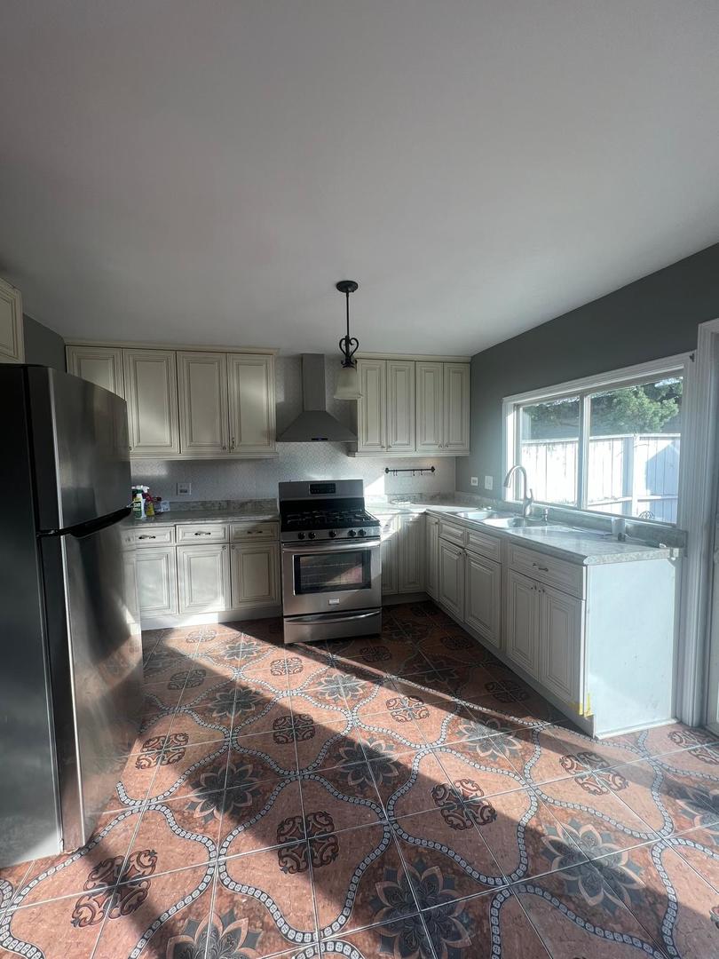 1333 Court O Avenue #4, Hanover Park, IL 60133