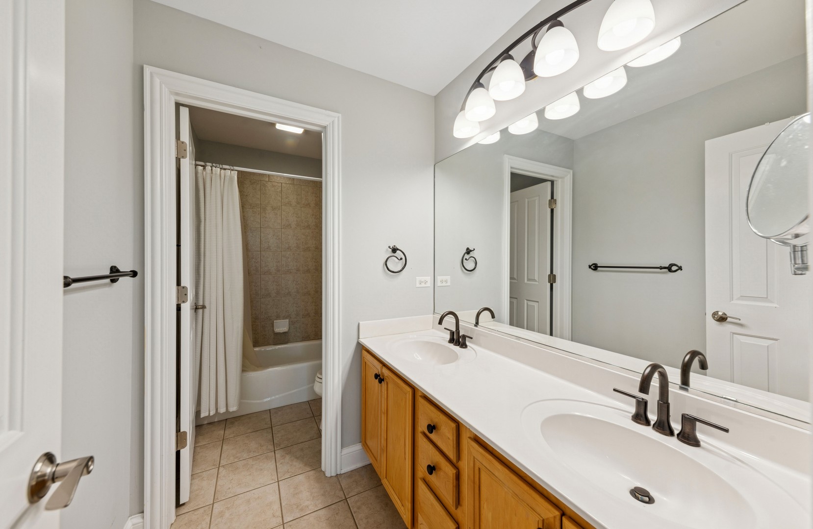 385 N Chalary Court, Palatine, IL 60067