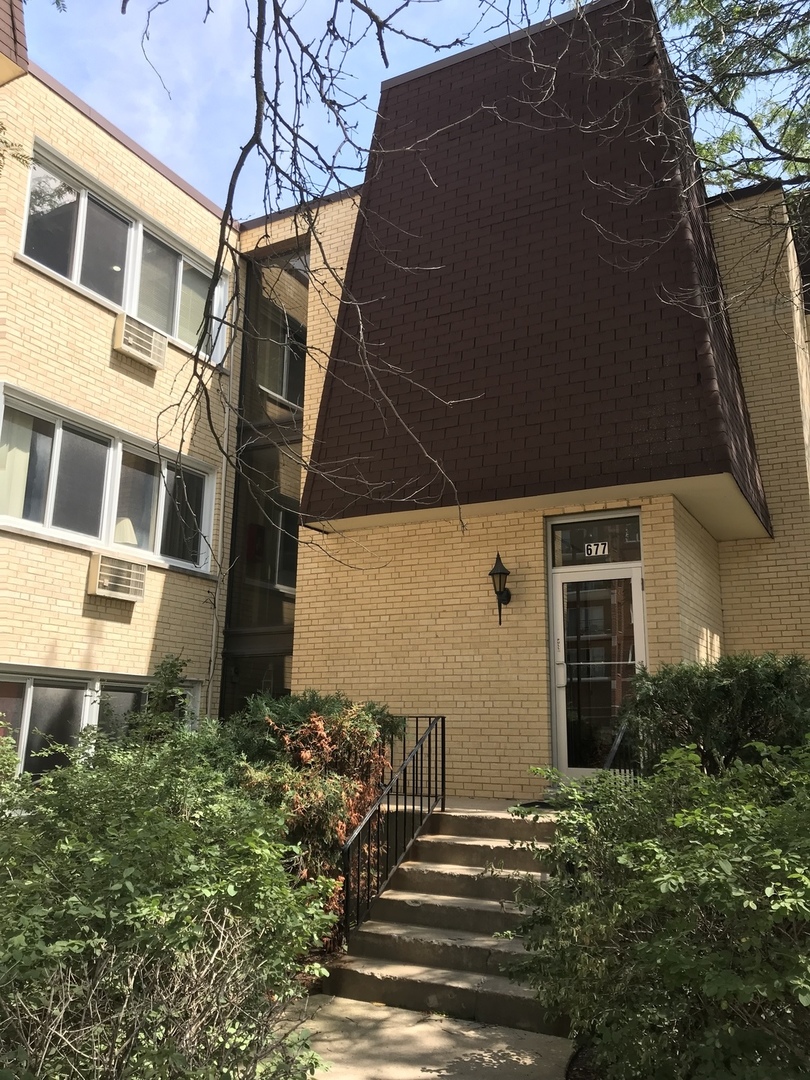 677 S River Road #2C, Des Plaines, IL 60016