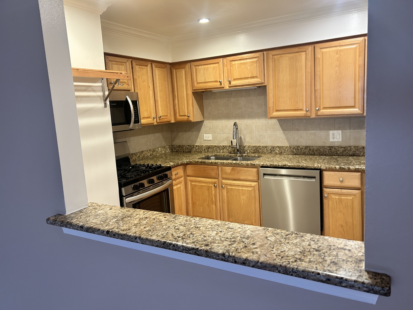 677 S River Road #2C, Des Plaines, IL 60016