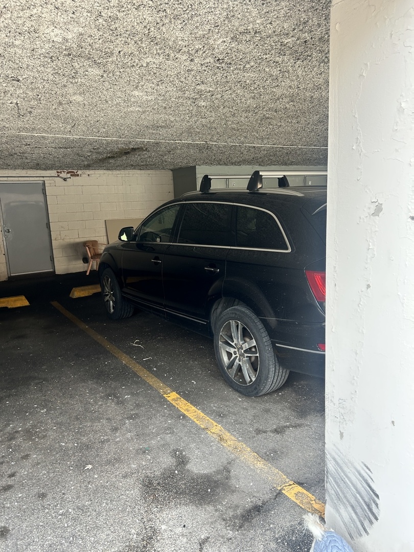 677 S River Road #2C, Des Plaines, IL 60016