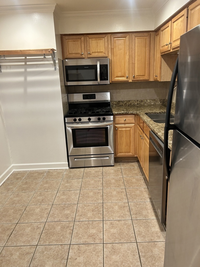 677 S River Road #2C, Des Plaines, IL 60016