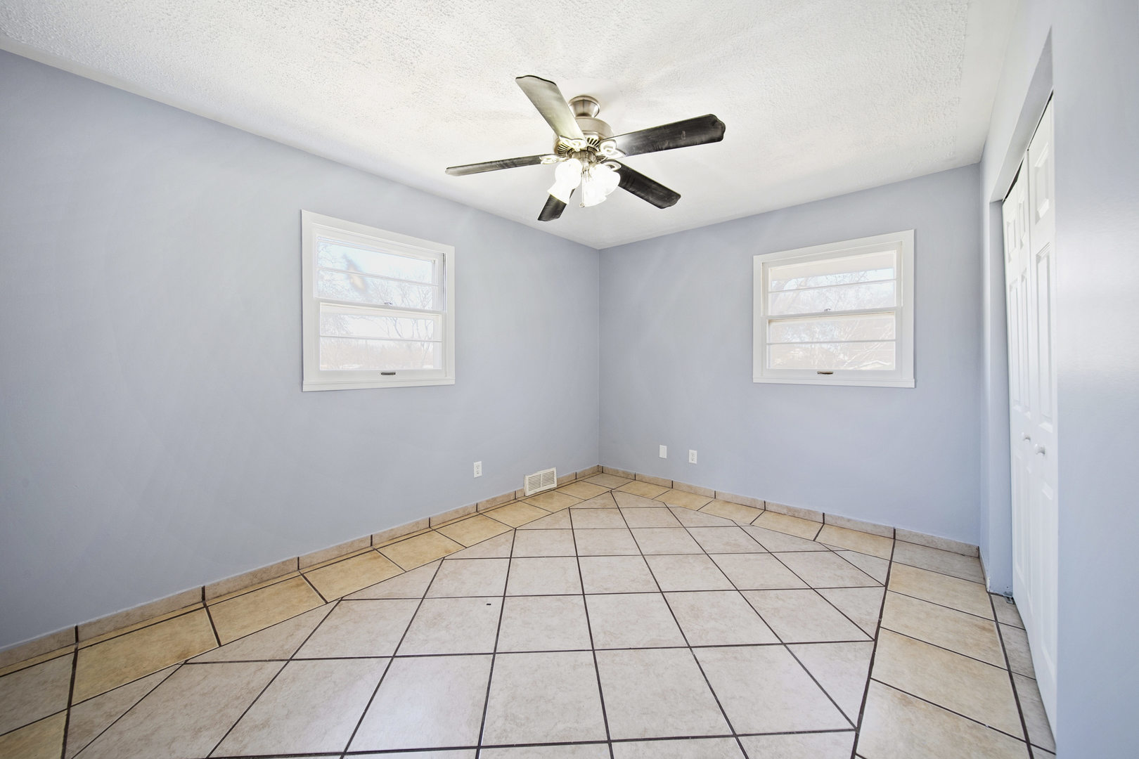 1421 Heather Drive, Aurora, IL 60506