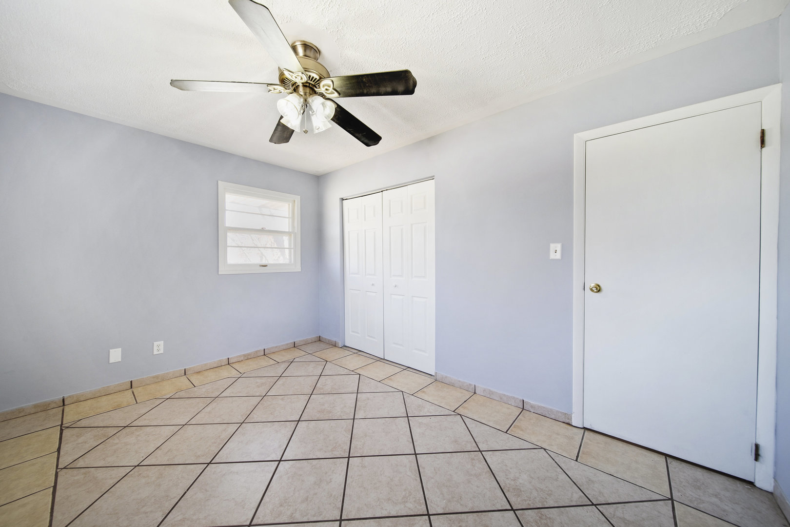 1421 Heather Drive, Aurora, IL 60506