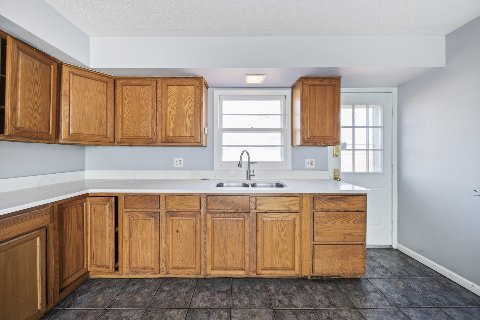 1421 Heather Drive, Aurora, IL 60506