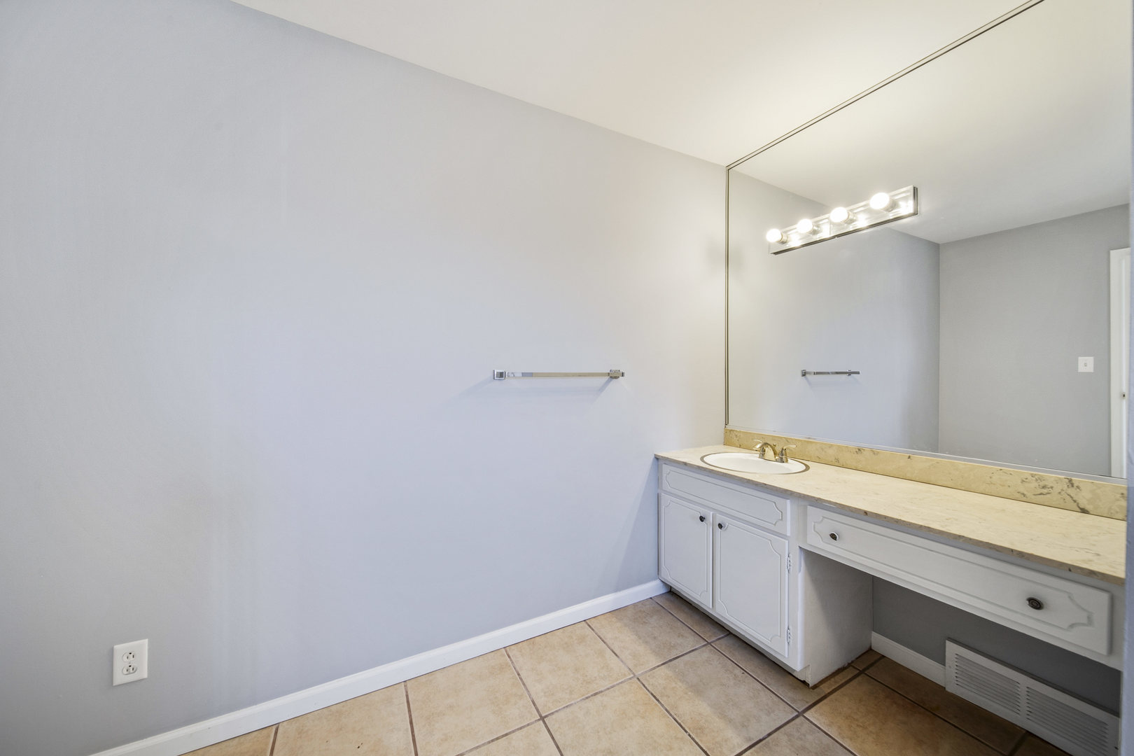 1421 Heather Drive, Aurora, IL 60506