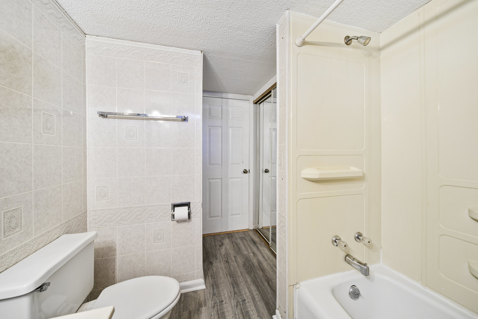 1421 Heather Drive, Aurora, IL 60506