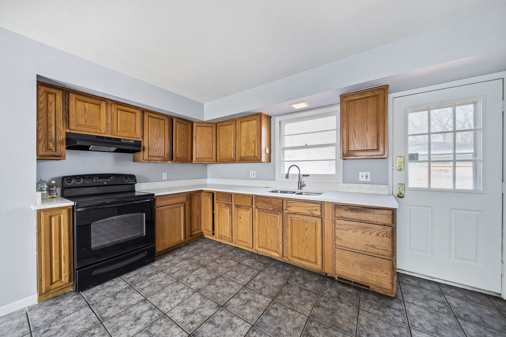 1421 Heather Drive, Aurora, IL 60506