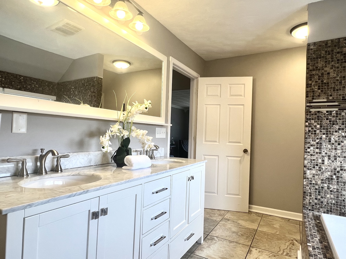 7113 Clarendon Hills Road, Darien, IL 60561