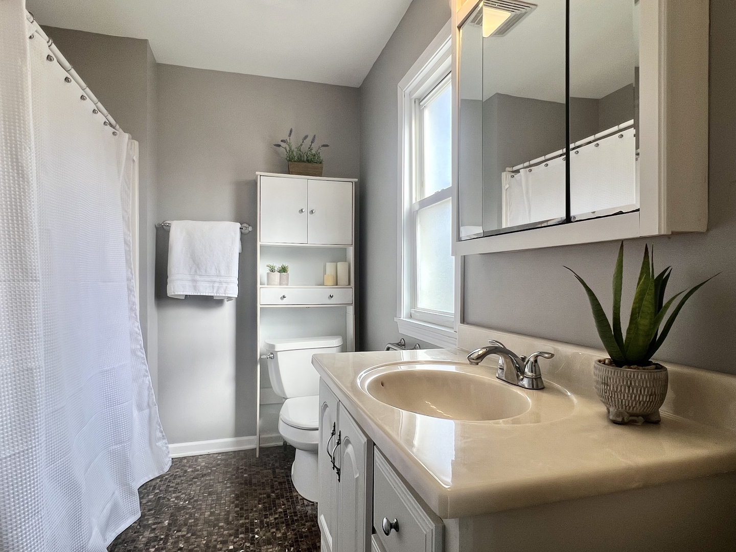 7113 Clarendon Hills Road, Darien, IL 60561