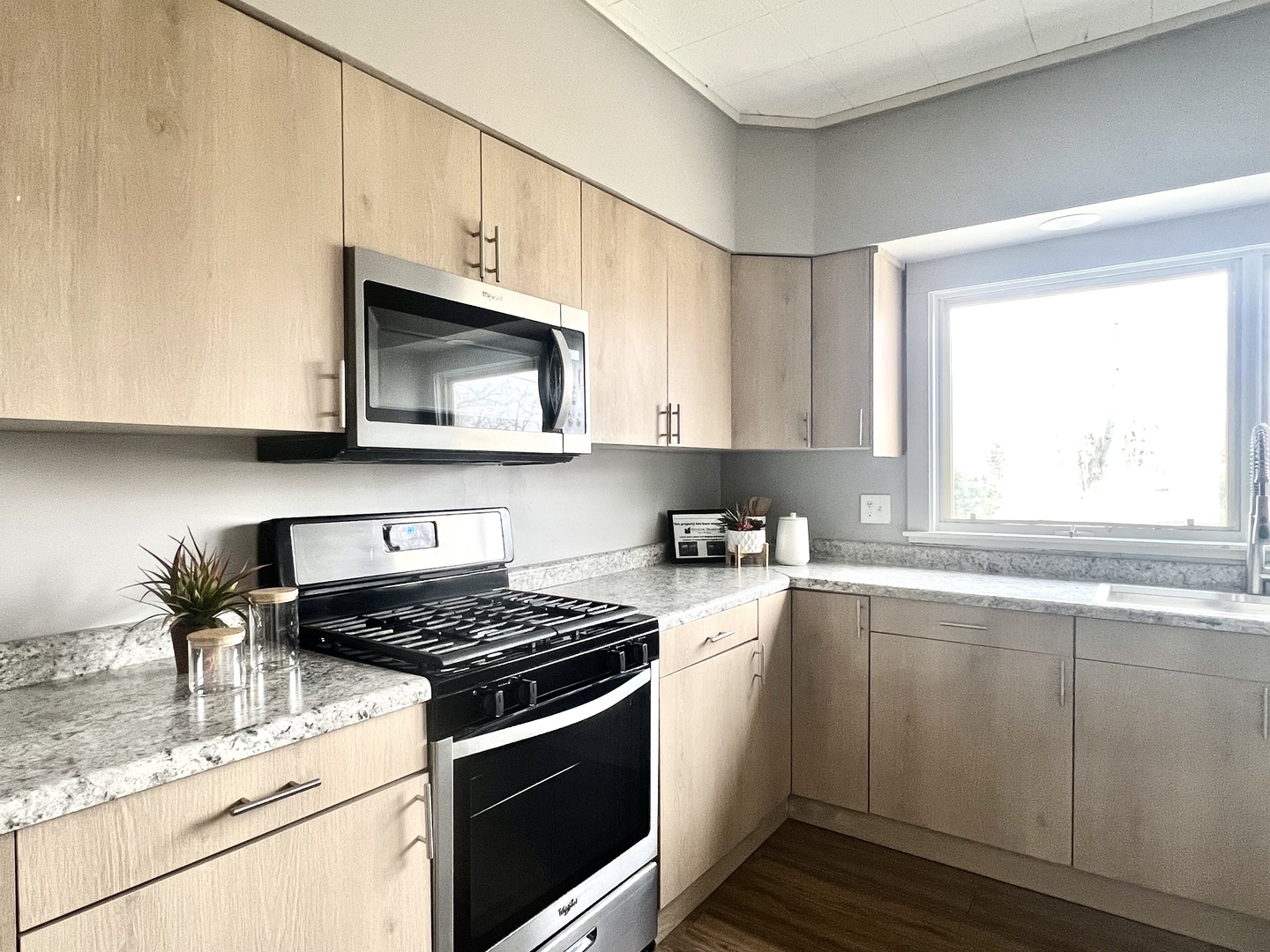 7113 Clarendon Hills Road, Darien, IL 60561