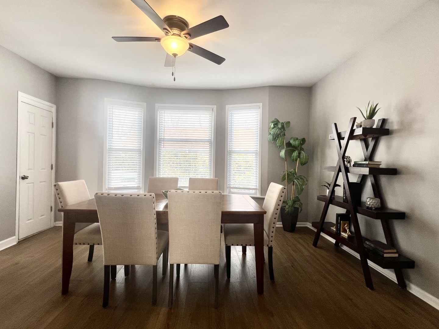 7113 Clarendon Hills Road, Darien, IL 60561