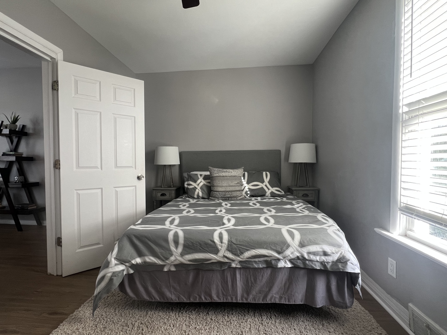 7113 Clarendon Hills Road, Darien, IL 60561