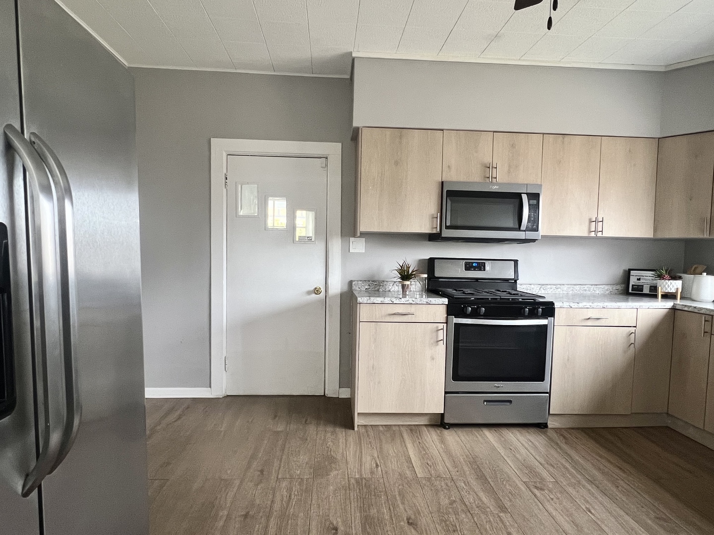 7113 Clarendon Hills Road, Darien, IL 60561