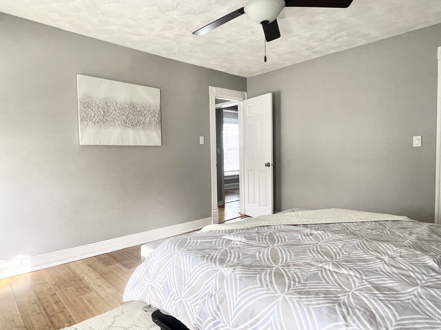 7113 Clarendon Hills Road, Darien, IL 60561