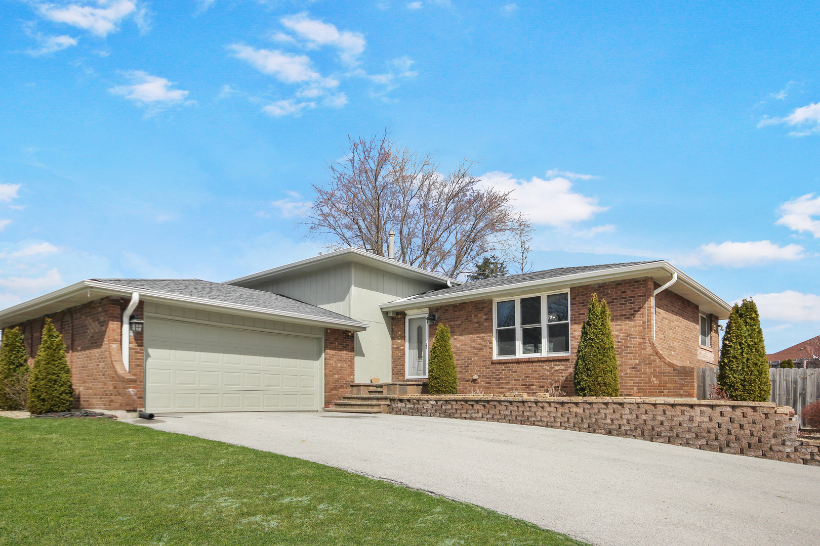 2938 E Shagbark Trail, Crete, IL 60417