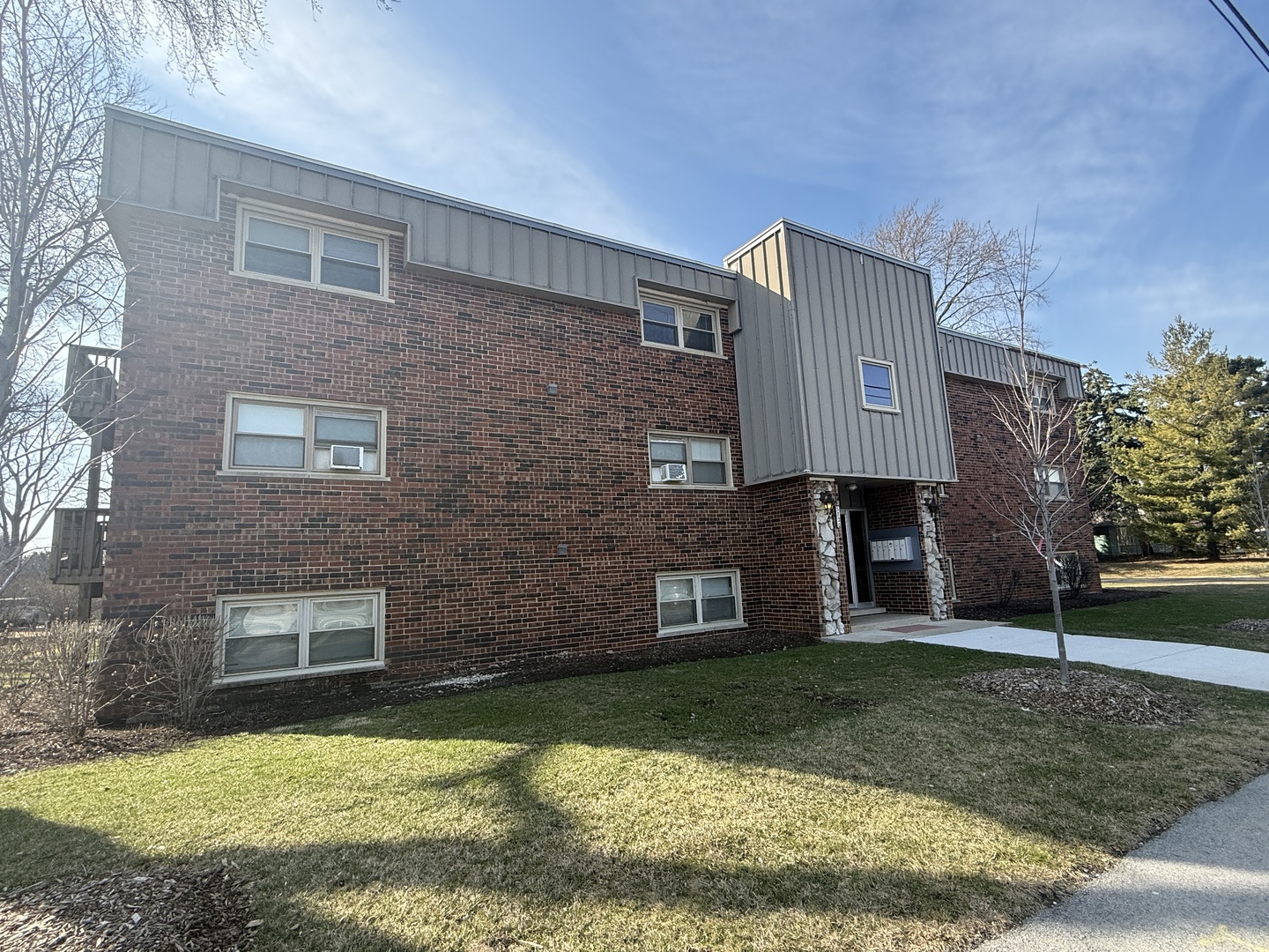 5720 East Avenue #3A, Countryside, IL 60525