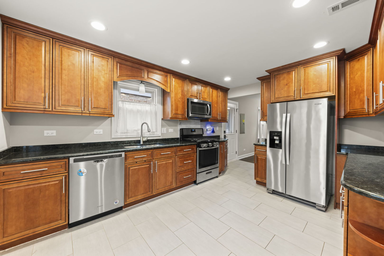 2852 Scott Street, Franklin Park, IL 60131