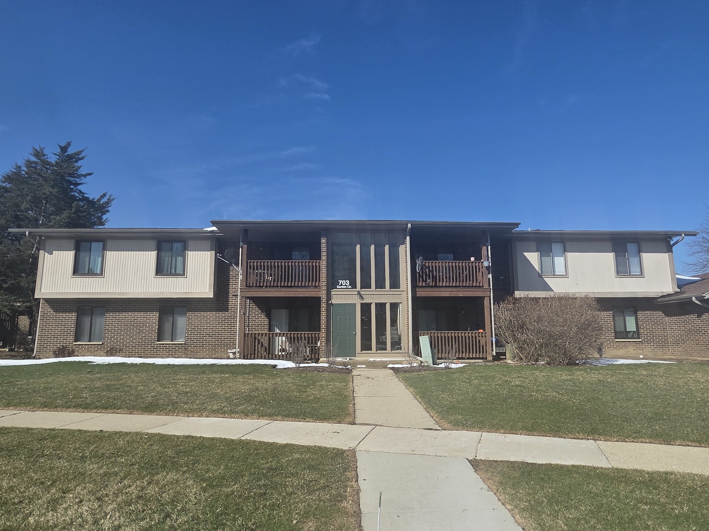 703 GARDEN Circle #3, Streamwood, IL 60107