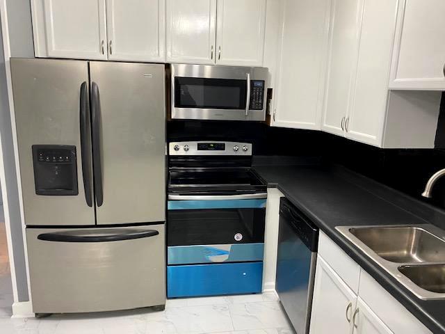 703 GARDEN Circle #3, Streamwood, IL 60107