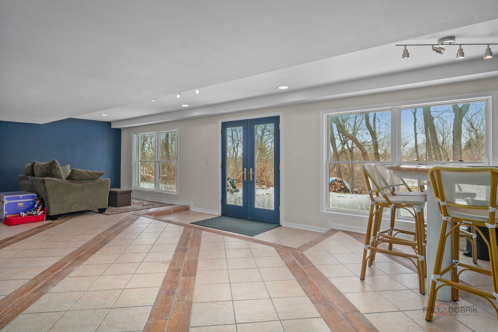 26982 W Lakeview Drive, Lake Barrington, IL 60084