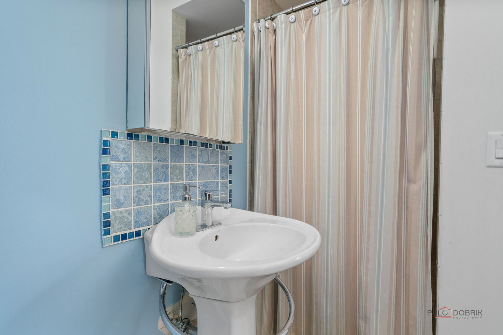 26982 W Lakeview Drive, Lake Barrington, IL 60084