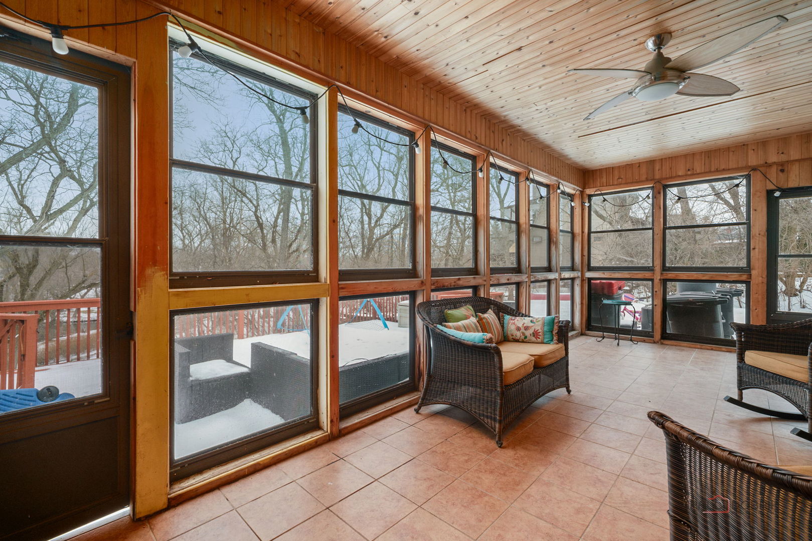 26982 W Lakeview Drive, Lake Barrington, IL 60084