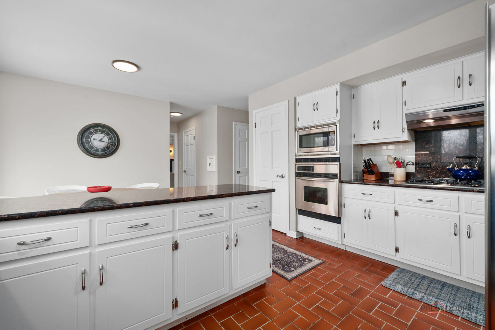 26982 W Lakeview Drive, Lake Barrington, IL 60084