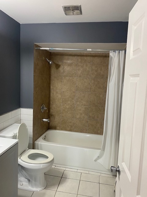 143 W Elk Trail #342, Carol Stream, IL 60188