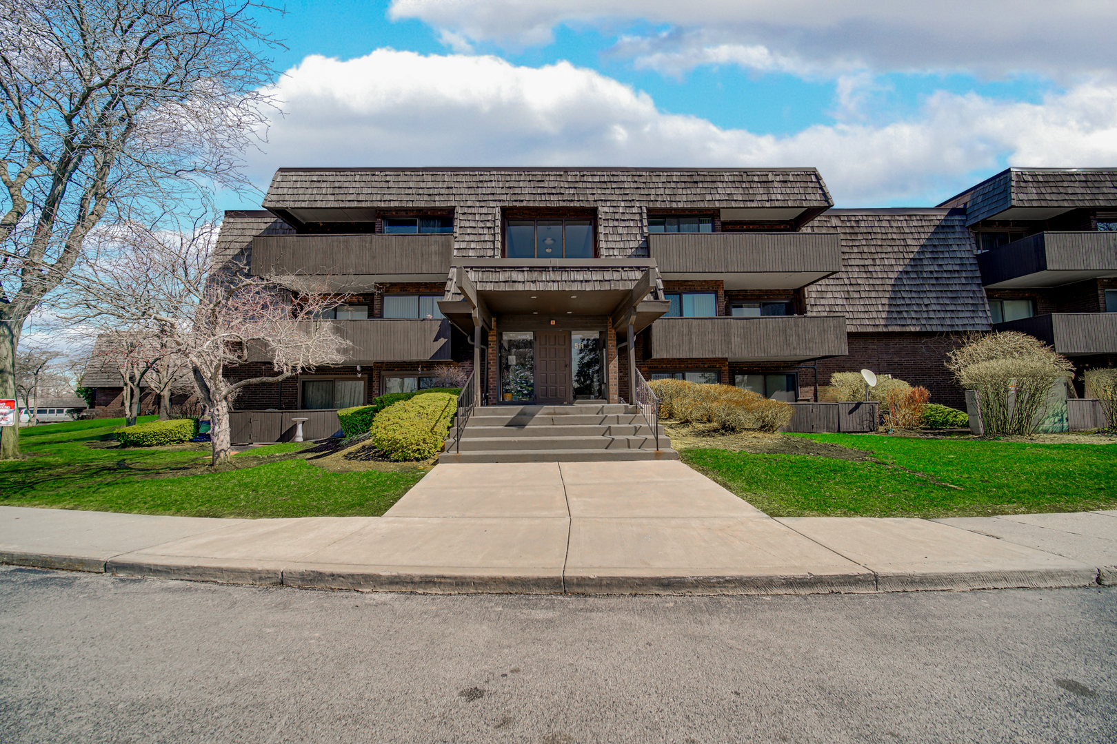511 Timber Ridge Drive #202, Carol Stream, IL 60188