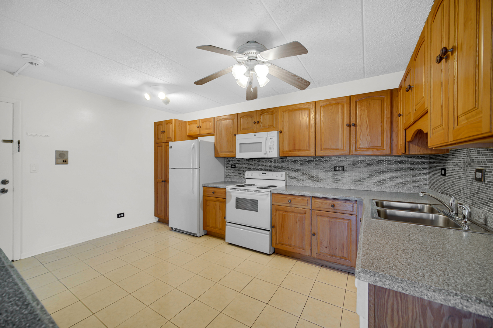 511 Timber Ridge Drive #202, Carol Stream, IL 60188