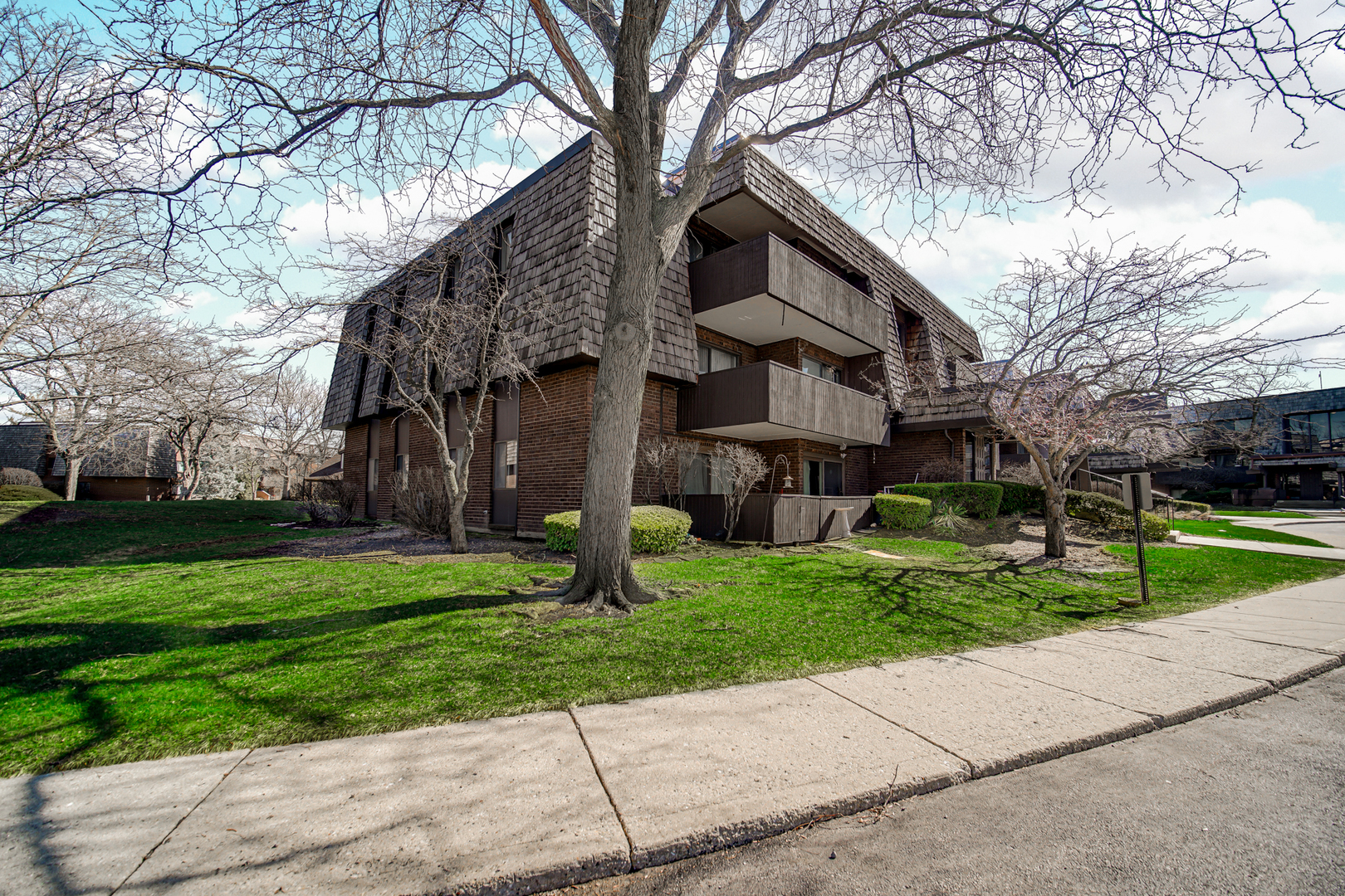 511 Timber Ridge Drive #202, Carol Stream, IL 60188