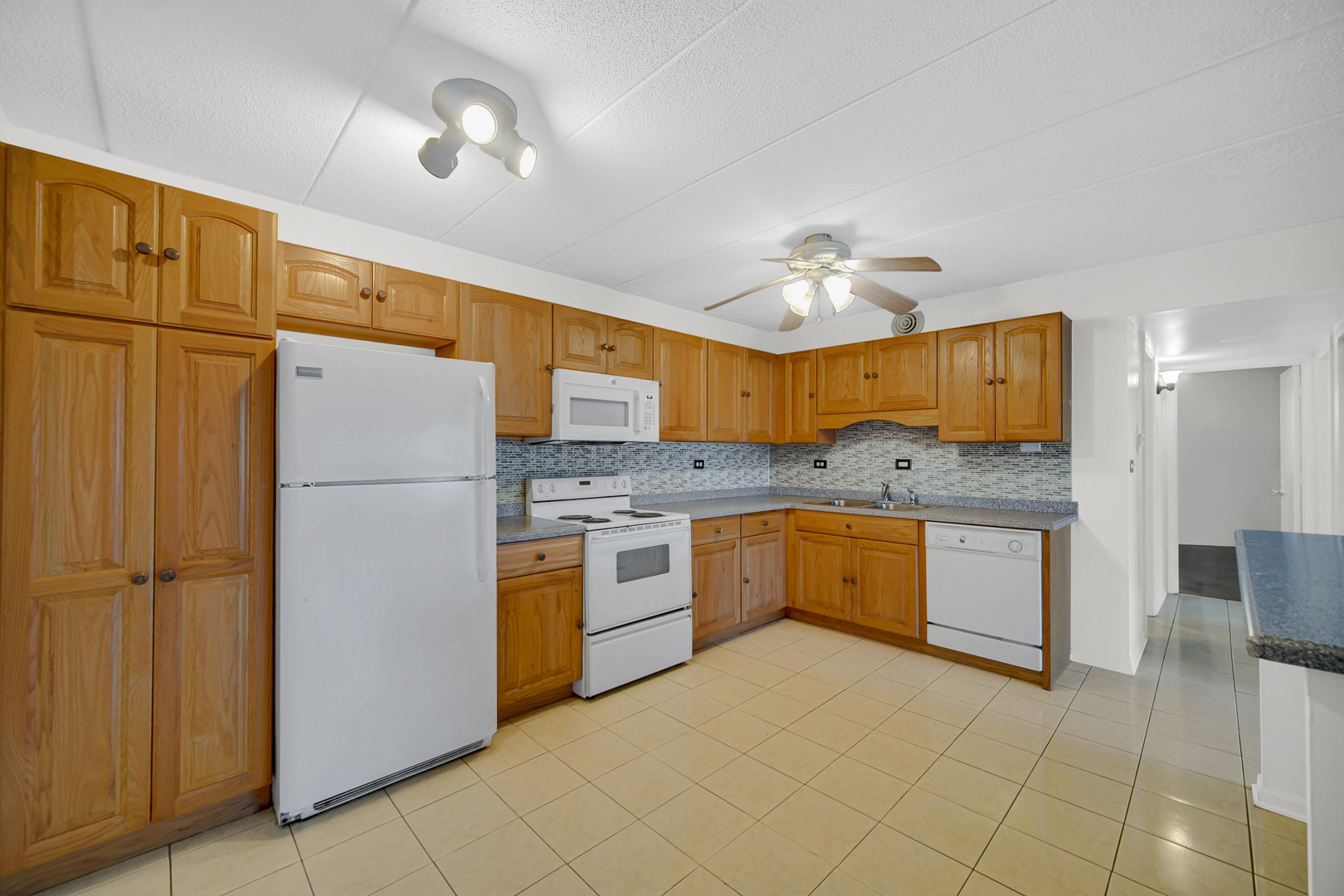 511 Timber Ridge Drive #202, Carol Stream, IL 60188