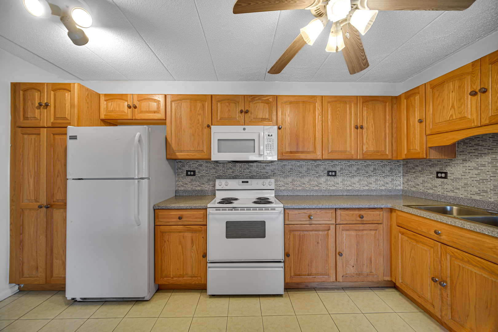 511 Timber Ridge Drive #202, Carol Stream, IL 60188