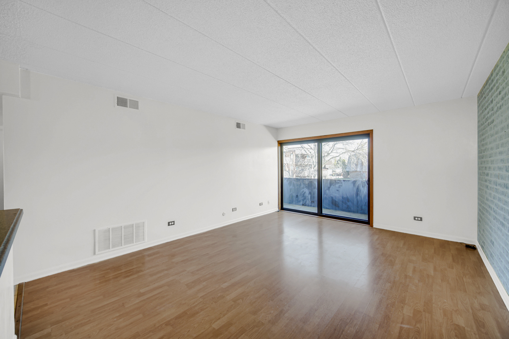 511 Timber Ridge Drive #202, Carol Stream, IL 60188