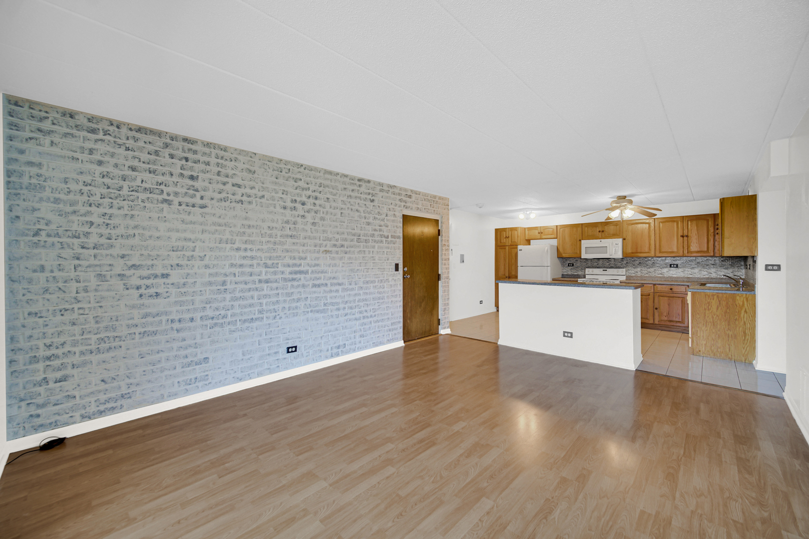 511 Timber Ridge Drive #202, Carol Stream, IL 60188