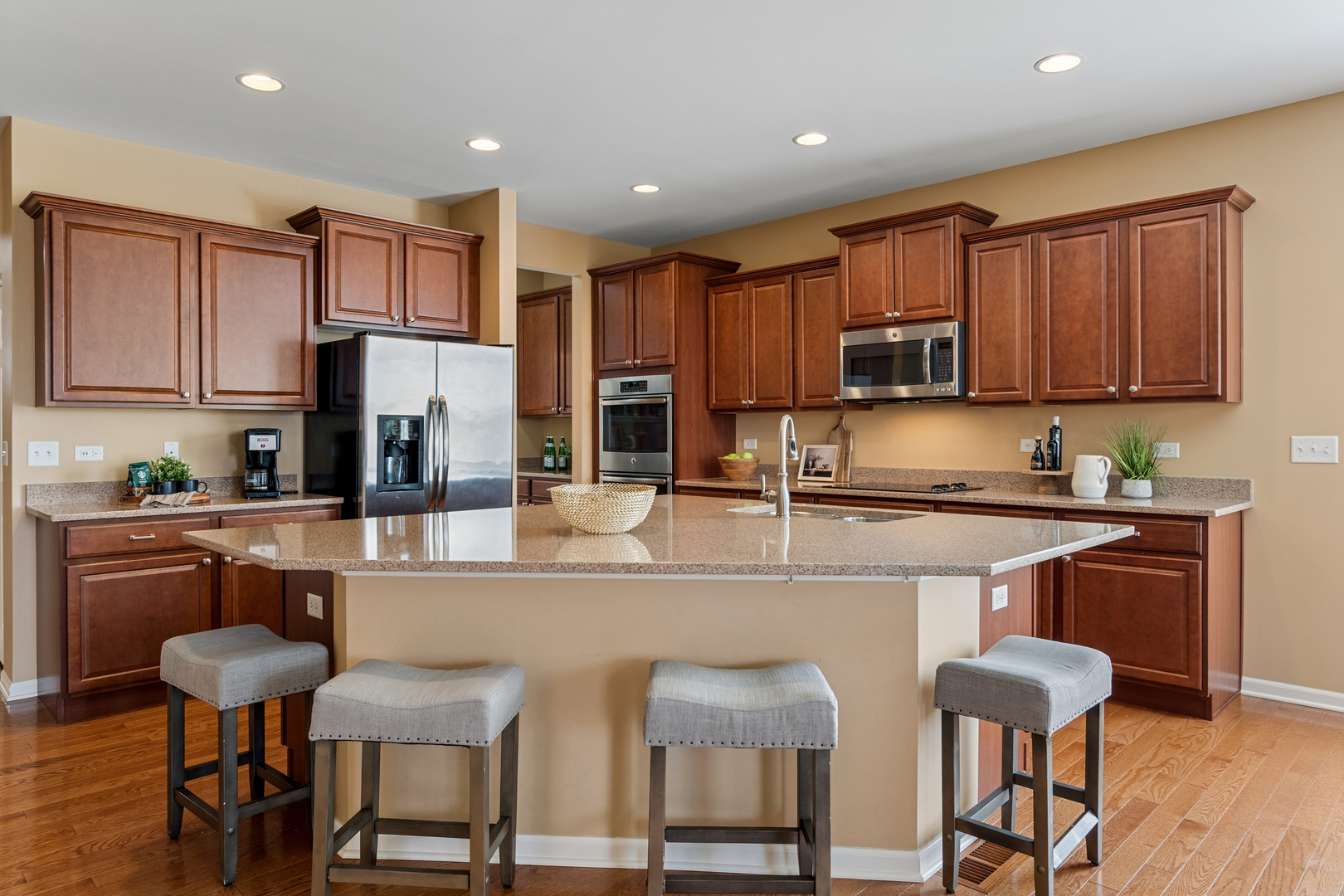 2727 Northmoor Drive, Naperville, IL 60564