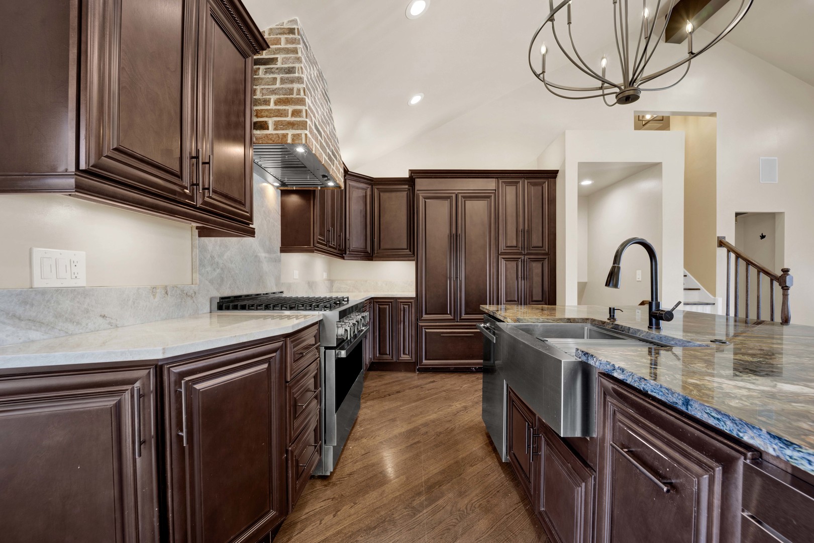 5N464 Neva Terrace, Itasca, IL 60143