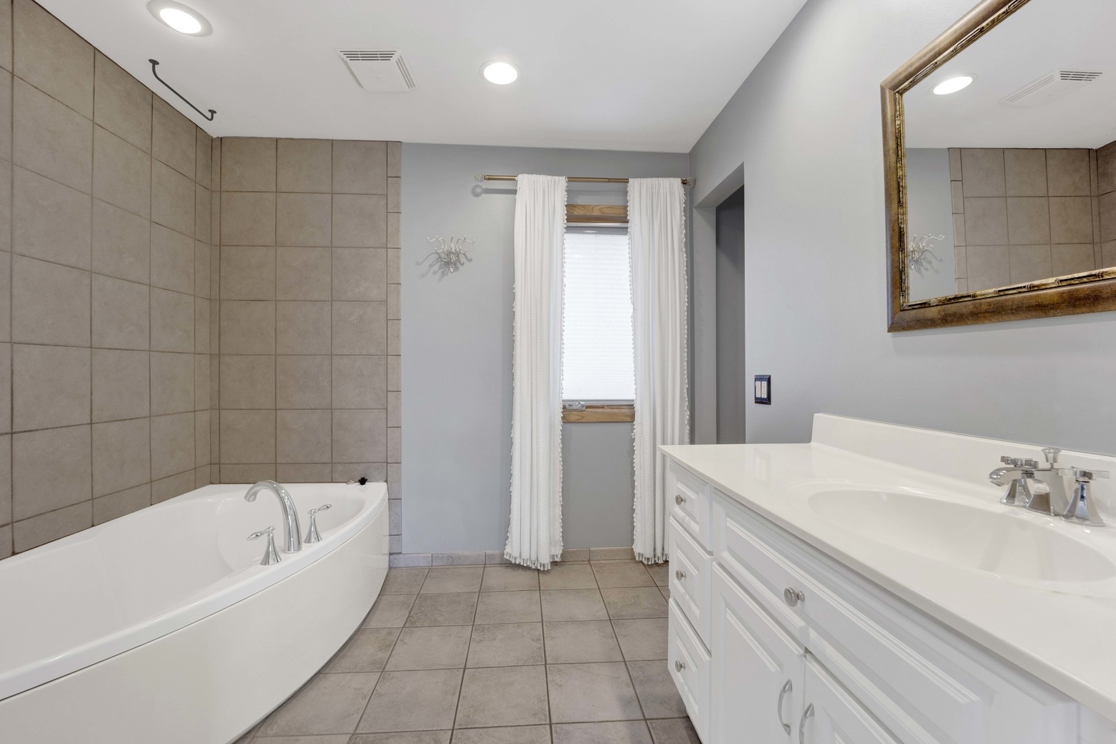 5N464 Neva Terrace, Itasca, IL 60143