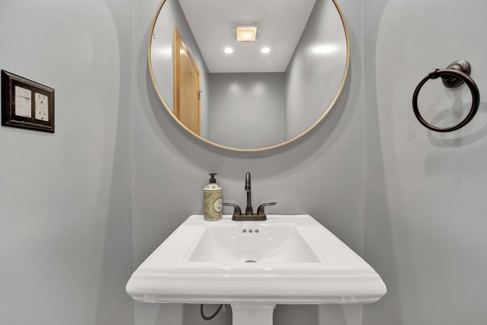 5N464 Neva Terrace, Itasca, IL 60143