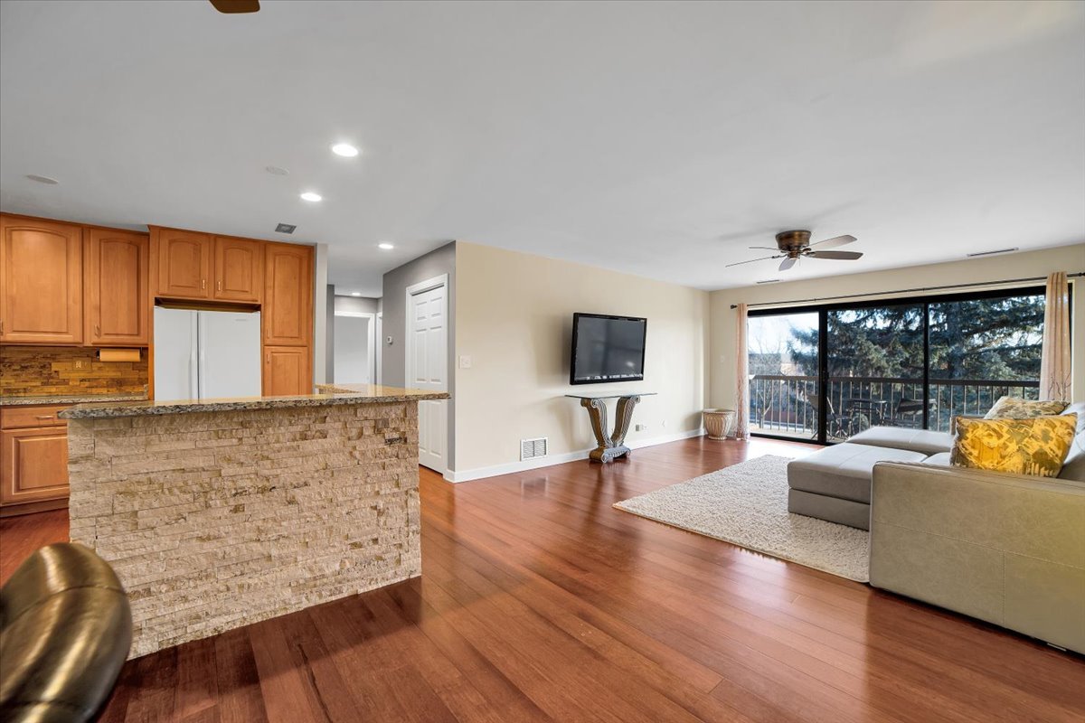 1105 N Mill Street #315, Naperville, IL 60563