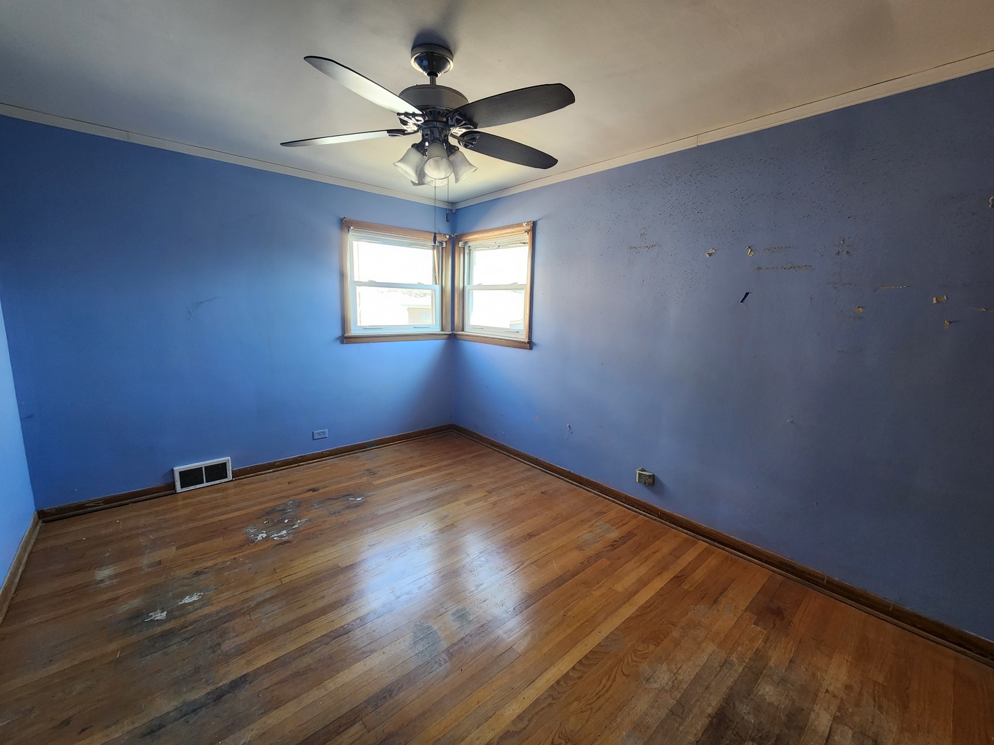 5711 S Mayfield Avenue, Chicago, IL 60638