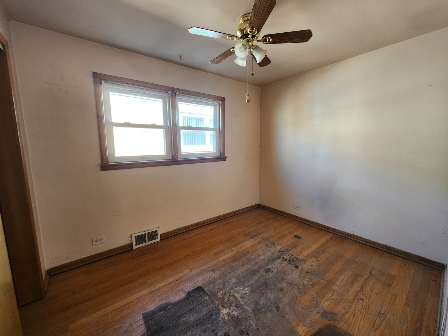 5711 S Mayfield Avenue, Chicago, IL 60638