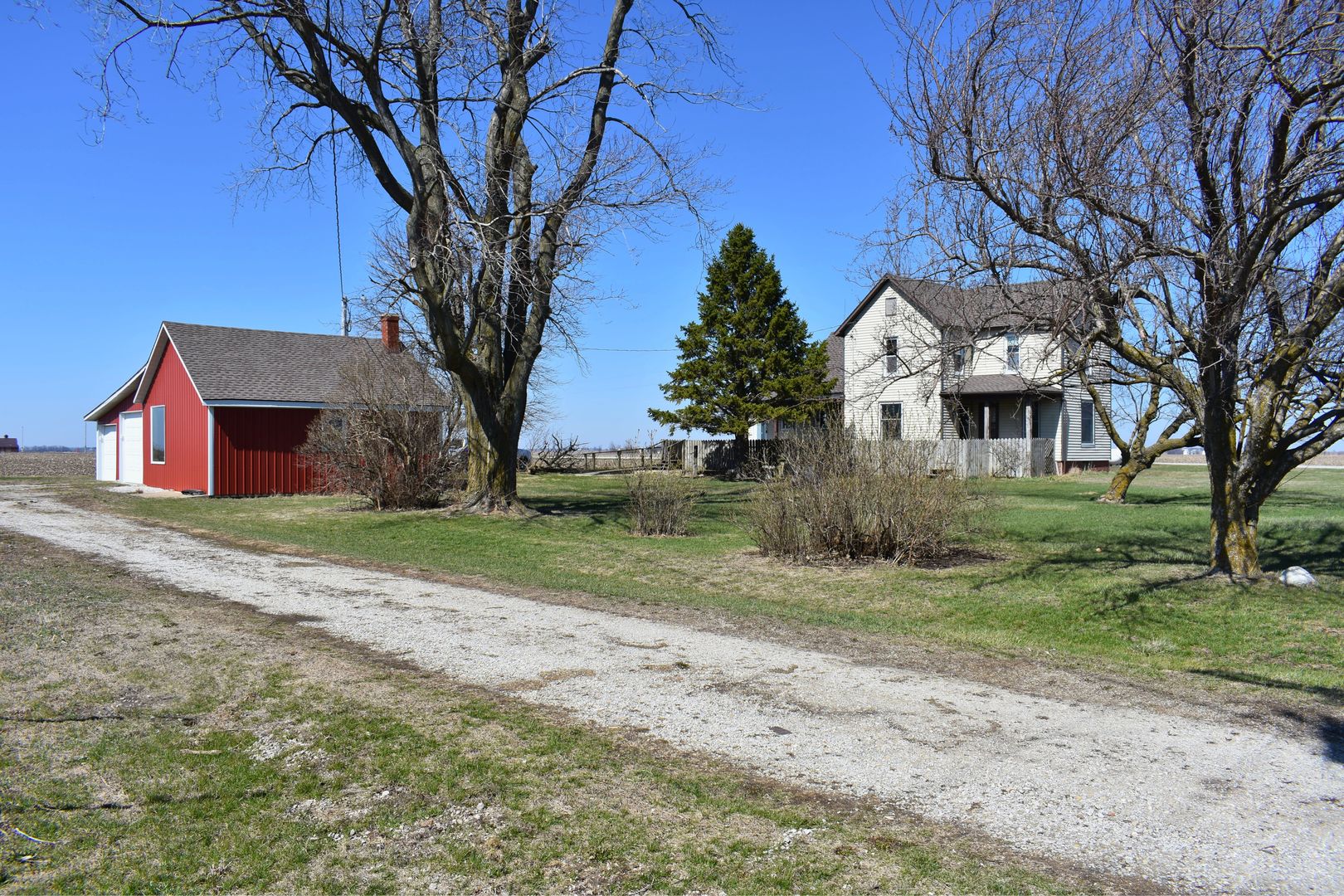 597 CR 100 E, Ivesdale, IL 61851
