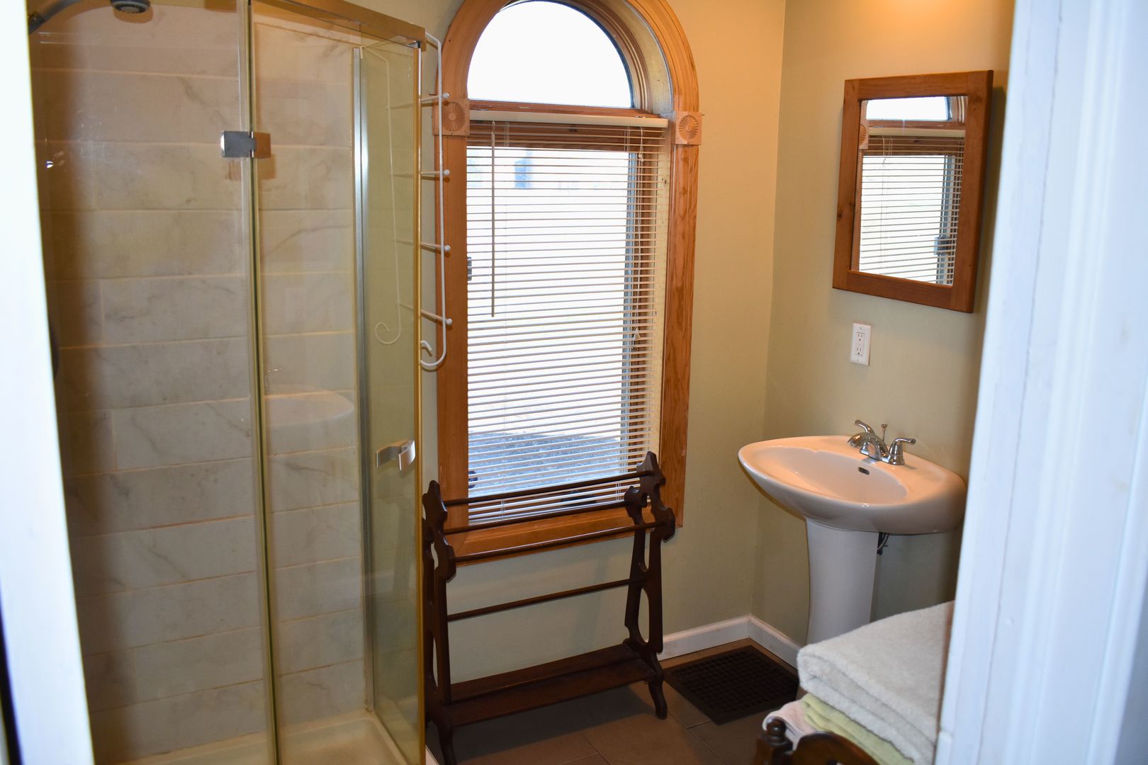 597 CR 100 E, Ivesdale, IL 61851