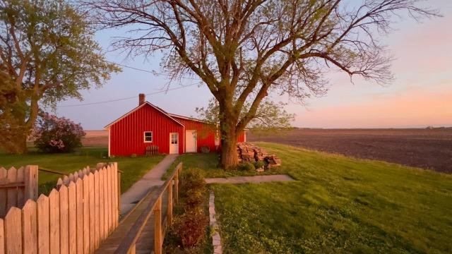 597 CR 100 E, Ivesdale, IL 61851