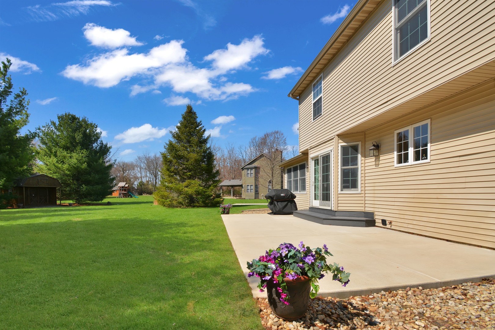 104 Hunter Court, Hudson, IL 61748